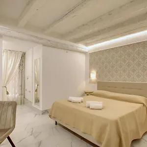  Apartment Newarsenale-a Venetian Dream- 10 Min To St.marco Italy